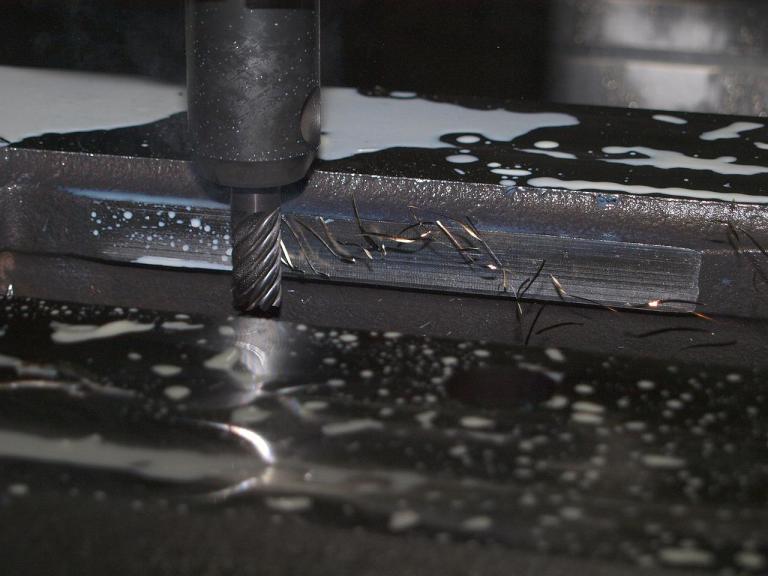 C5-6 - OPERARIS DE MÀQUINES DE MECANITZAT PER ARRENCADA D'ENCENALL O PER ABRASIÓ_CONVENI METALL (RECICLATGE)